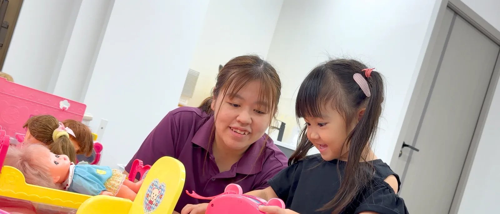 ユニプレkidsで働く児童指導員/指導員と子どもたち