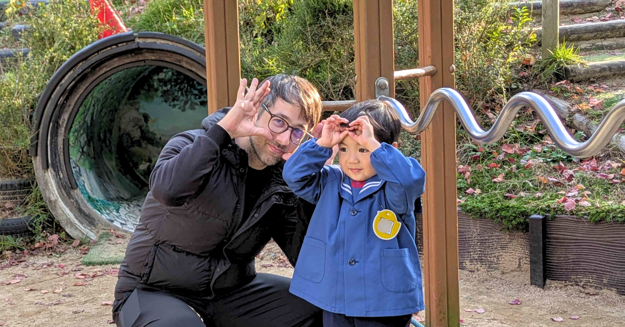 ユニプレkidsのスタッフと子どもたち(外遊び)